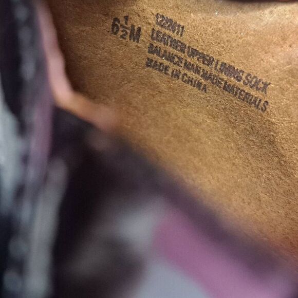 Sofft Women's Patent Leather T-Strap Buckle Wedge Heel Sandals size 6.5 M Black - Picture 8 of 8